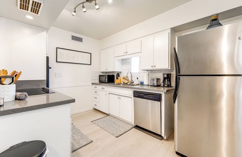 Southwest Village Condo | Walk to Old Town: Chic Scottsdale Condo w/Pool!