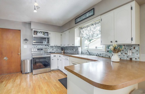 Waterloo House | Walk to Park: Waterloo Home w/Furnished Deck