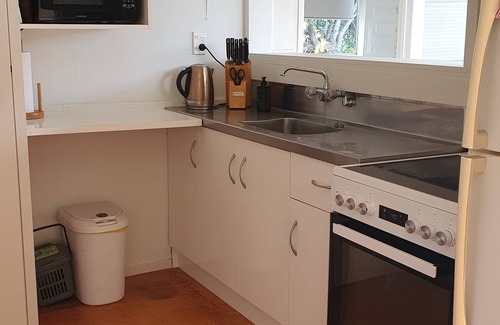 Raglan House | Walk to Raglan town and sea!