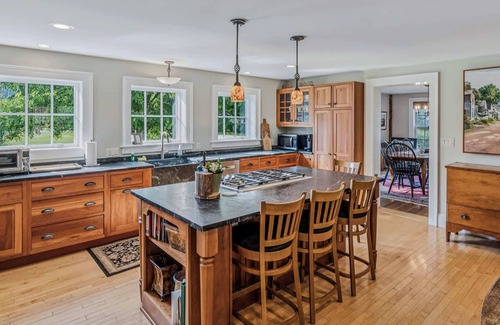 South Pomfret House | Walk to S6! Pool Table/Fireplace | Saskadena Lodge