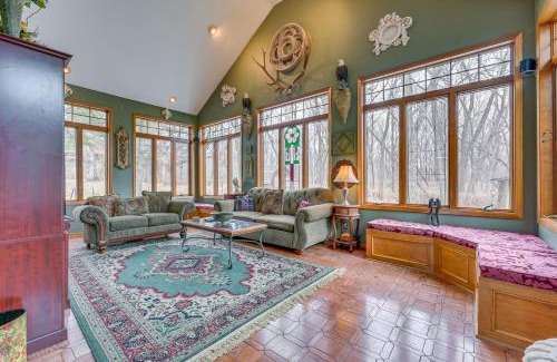 Johnston House | Walk to Saylorville Lake Spacious Home with Deck!