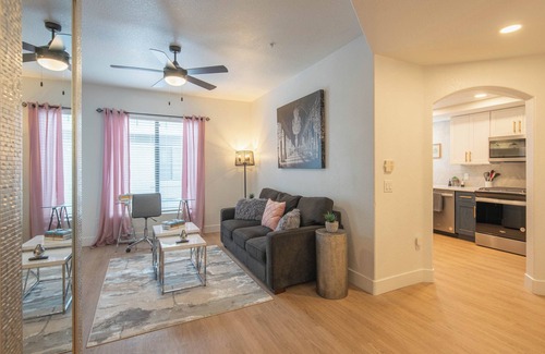 Kierland Condo | Walk to Shops & Dining | Gym & Pool | Free Parking