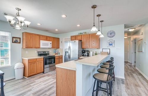 Surfside Beach House | Walk to Shore: Surfside Beach Home w/Balcony!
