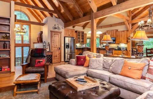 Wintergreen House | Walk to Ski! HotTub PoolTable Shuffleboard Dogs OK