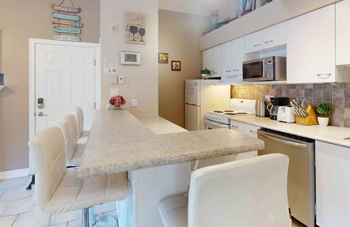 Craigleith Condo | Walk-to-slope condo w/fireplace, pool & tennis