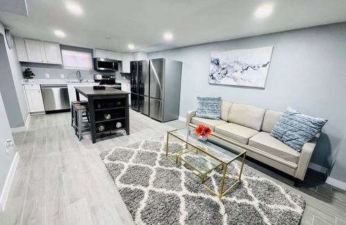 Jewell Heights - Hoffman Heights House | Walk to Starbucks, Anschutz, Dining; 5 King Bedrooms / 5 Full Bathrooms