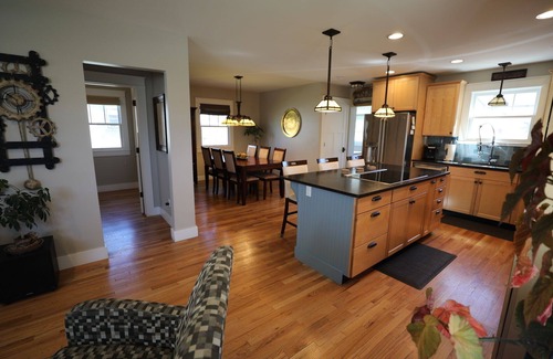 Berkeley House | Walk to Tennyson St Shopping, Restaurants and Berkeley Park!