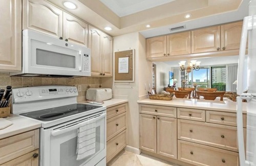 Vanderbilt Beach Condo | Walk to the beach! 2 Bedroom Condo