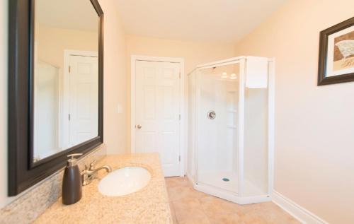 Crystal Beach House | Walk To The Beach