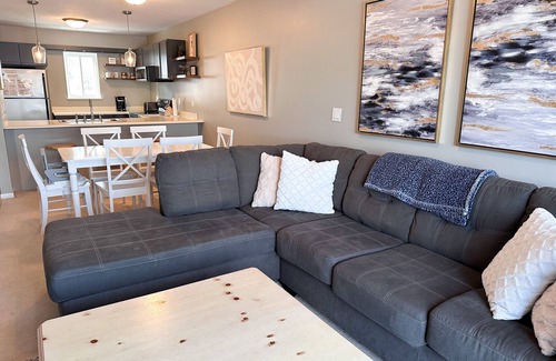 South Haven Condo | Walk to the beach & downtown! Kid Approved!