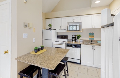 Craigleith House | Walk to the chair lift Lofty condo w/shared pool & tennis - dogs OK
