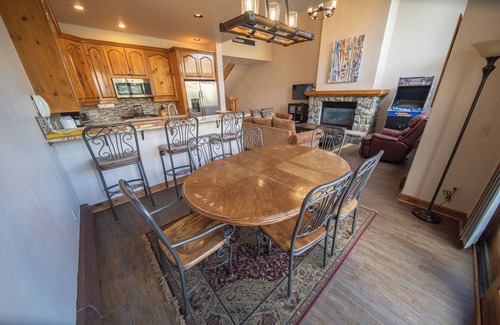 Mountain House House | Walk to the Slopes! Private laundry and garage!