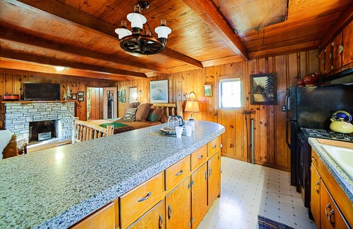 Waterloo Cabin | Walk To Town From Peaceful Countryside Log Cabin 25 Minutes To St. Louis