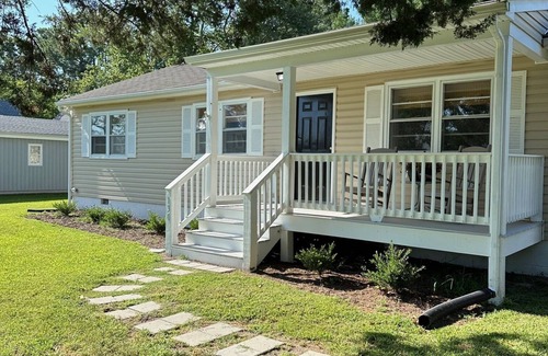 Mascot House | Walk to town from this cozy Rivah house with awesome yard and water views.