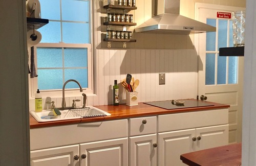 Hendersonville Apartment | Walk to Town + Trail - Cozy Studio Retreat