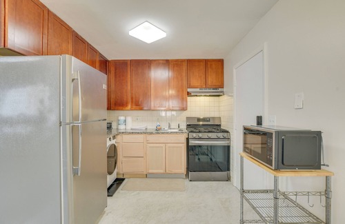 Skokie Condo | Walk to Train: Convenient Skokie Condo!