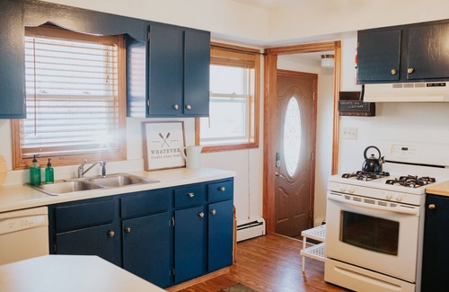 Walloon Lake Cottage | Walk to Walloon Village, 10 min to Petoskey or Boyne Mountain