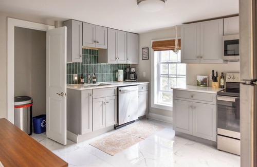 Washington Street Historic District House | Walk to Wesleyan & Dwtn - New hot tub with outdoor TV