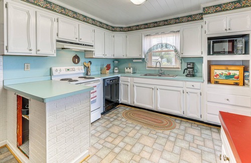 Tangier House | Walkable Beach Retreat on Chesapeake Bay!