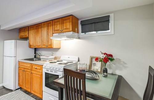 Floral Park Apartment | Walkable Elmont Studio: 19 Mi to New York City!