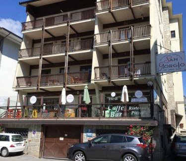 Sauze d'Oulx Apartment | Walking distance from chairlift and center-60 sq m Wi-Fi Casa Lucia