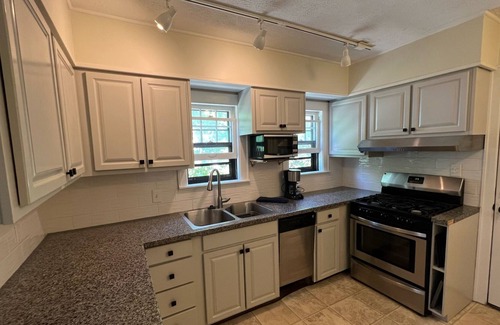 East Lansing House | Walking Distance to MSU! Charming 3 bedroom, 1.5 bathroom house.