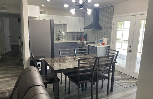 Maryvale House | Walking distance to a family recreation park 5 minutes to shopping centers