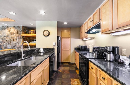Lakeside Village Condo | Walking Distance to Keystone Conference Center, Mountain Views