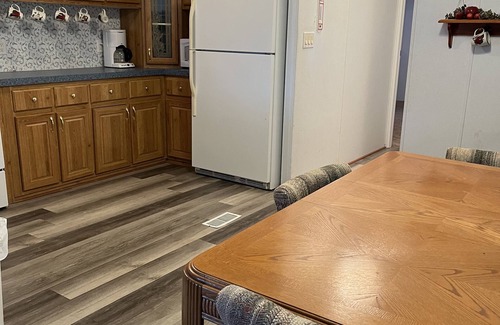 May House | Walking distance to Lake Brownwood! Wildlife come right up to the deck!