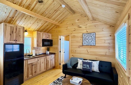 Marion Cabin | Walking Distance to Lakes James with Resort Amenities