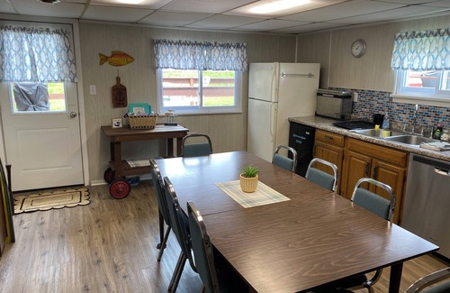 Conneaut Lakeshore Cottage | Walking distance to beach area of Conneaut lake- 4 beds-Pet Friendly- NO Smoking