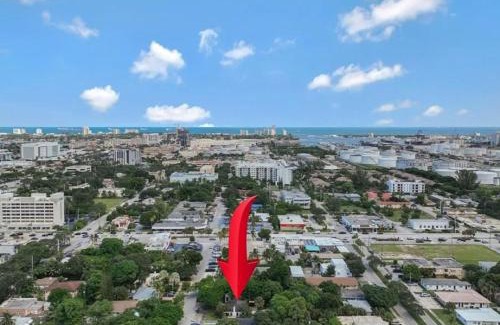 Poinciana Park House | Walking On Sunshine