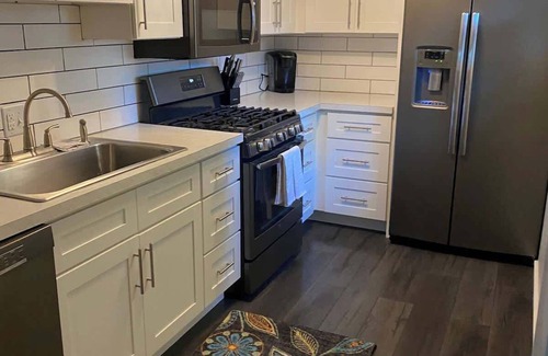 Bellaire House | WalkToTown : Pets, lakes, golf, and bikes nearby!