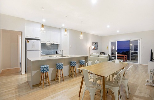 North Beach House | Wallaroo Esplanade Beachfront – Pet-Friendly Holiday House, North Beach