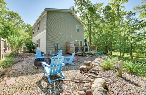 Walloon Lake House | Walloon Lake Getaway with Fire Pit - Walk to Water!