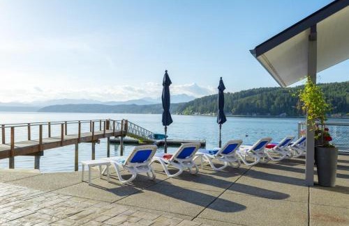 Union House | Walls of Glass Hood Canal Vacation Rental