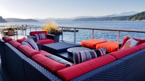Union House | Walls of Glass Hood Canal Vacation Rental