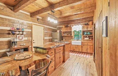 Glenford Cabin | Walnut Lodge Cabin-Private Oasis on 16 acres