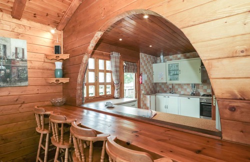 Swanage Cottage | WALNUT, pet friendly, with hot tub in Swanage
