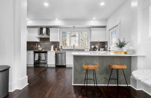 Hanover Place House | Walnut Remodeled Modern 5BR Home Walkable King Bed