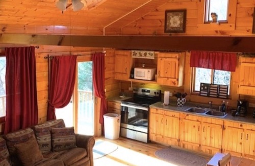 Harpers Ferry Cabin | Walnut Ridge Cabin 2 Bedrooms and Hot Tub Jacuzzi