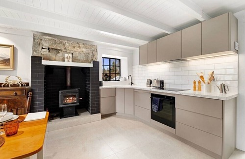 Albert Town Cottage | Wanaka Stone Cottage - Wanaka Holiday Home