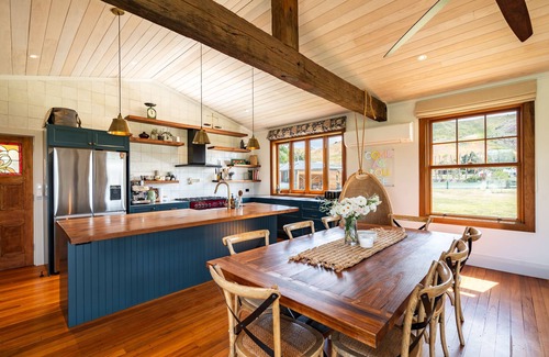Luggate House | Wanaka winter luxury, hot tub & mountain views