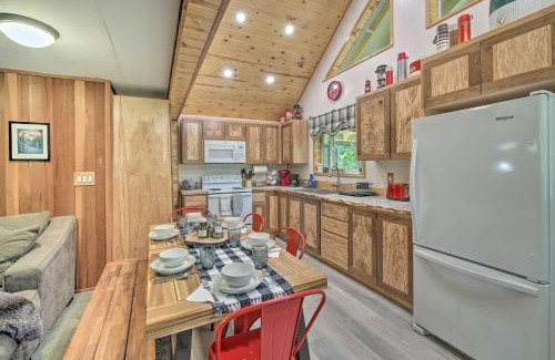 Packwood House | Wandering Elk Cabin Retreat with Golf Access!