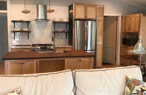 Brevard Cottage | Wanderlust - completely renovated downtown cottage