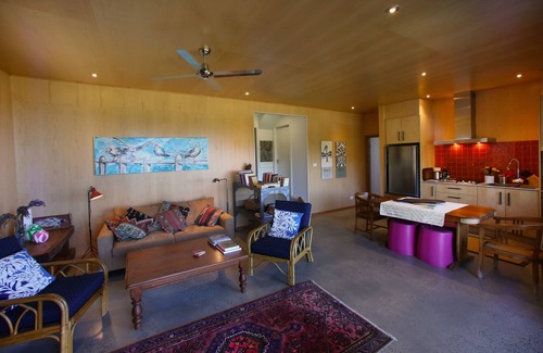 Coledale Apartment | Wanganella.A taste of coastal life, culture and relax.