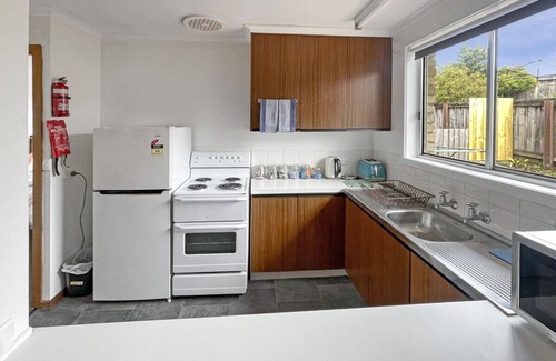 Waratah House | Waratah Waterfall Retreat, Close To Pub,Local Shop, Waterfall & Lake Beautiful l