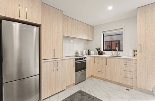 Henderson House | Warm and Inviting 2 Bedroom Home