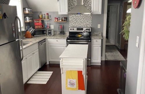 Manassas House | Warm, comfy 3 Bd/2ba w/private fenced yard