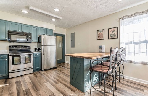 West End Apartment | Warm & Cozy! | Off-street Parking